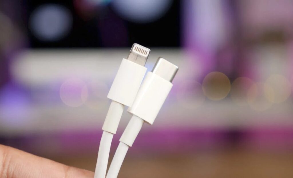 Apple lightning connector. Разъем Лайтинг iphone. Разъем Lightning iphone 11. Разъём Lightning что это. Iphone 15 провод зарядки.